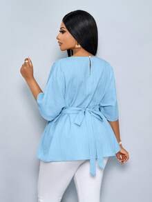 SOLERSUN Modă de primăvară și vară timpurie pentru femei plus size, elegantă pentru vacanță, casual cu mâneci scurte, mâneci raglan, mâneci de liliac, cămașă cu guler rotund, curea în talie, material textil albastru plisat în față, asortată zilnic, cumpărături, întâlniri, vacanță de primăvară, Ziua Îndrăgostiților, naveta la modă - Albastru - Vizualizare 2