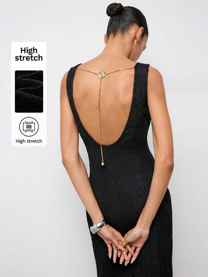 Maija 黑色露背无袖吊带背心，饰有金属链条