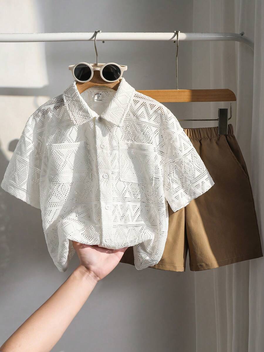 SHEIN Conjunto de 2 piezas de camisa y pantalones cortos casuales, cómodos, de moda, sencillos, prácticos, versátiles, suaves y con cuello texturizado para niño pequeño, adecuado para la escuela, fiestas de cumpleaños, fiestas de noche, actuaciones, bodas, bautizos, ceremonias de apertura