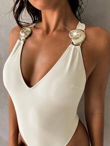 Aloruh 女士新款春夏连体泳衣，纯米色，优雅性感深V领露背设计，金属贝壳装饰，度假沙滩装 - 米色 - 查看 3