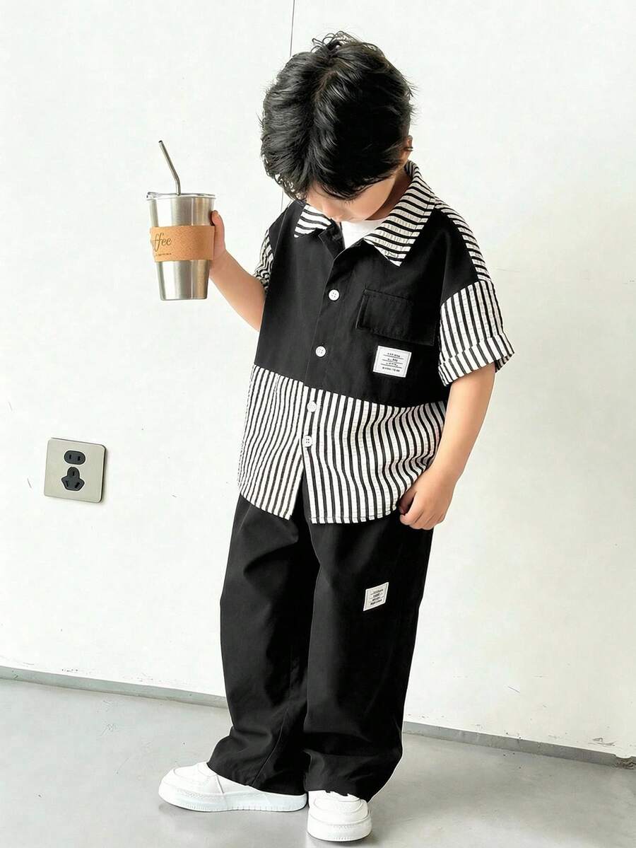 SHEIN Little Byeori 2件套男童舒适日常宽松韩版时尚休闲条纹长袖衬衫长裤套装,适合春夏季节日常穿着、运动、郊游、上学、聚会、节日、拍照、返校季等场合。 - 黑色 - 查看 1
