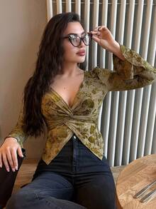 DAZY 女士优雅复古花卉植绒网纱扭结喇叭袖T恤外出上衣 - 芥末黃 - 查看 7