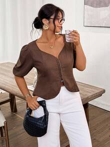 Lounesse Camisa de Manga Curta com Cintura Marcada e Gola em Formato de Coração na Cor Marrom, Camisa Versátil de Estilo Vintage Plus Size para Uso Diário e Trabalho - Castanho - Visão 3