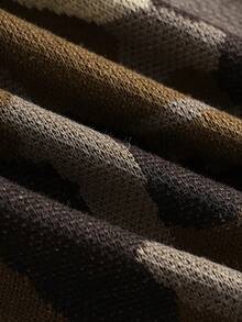 ROMWE MEN Street Life Men's Camouflage One-Buckle Short Sleeve Knit Top - Dark Green - View 4