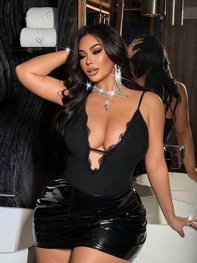 NU&NOW Camiseta sin mangas ajustada con escote en V profundo, parches de encaje negro sólido para mujer de talla grande, ropa sexy para damas, atuendo de club, atuendo para citas, ropa casual urbana de moda