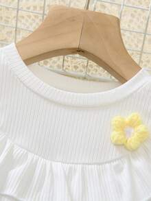 SHEIN Genkimix Kids 2pcs Young Girl Summer Refreshing Princess Style Set,White Ruffle Ribbed Short Sleeve T-Shirt&Textured Yellow Flower Slit Hem Shorts,Daily Wear Party - Yellow - View 4