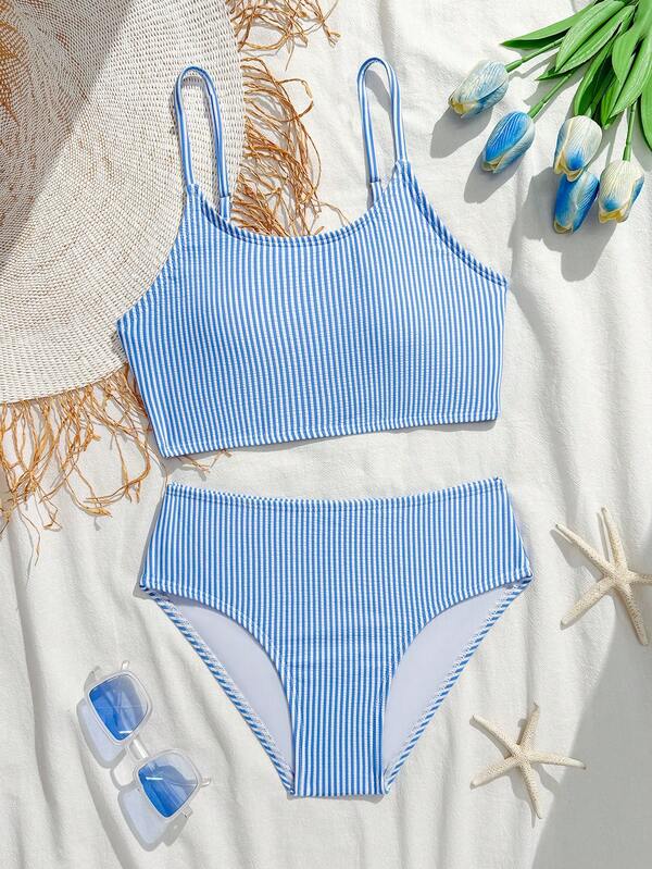 SHEIN Conjunto de bikini para niñas preadolescentes, de estilo fresco, con parte superior e inferior a rayas azul y blanco de tela con burbujas, top con tirantes cortos + shorts de natación, conjunto de 2 piezas, elegante y casual, adecuado para nadar, vacaciones de verano, playa, piscina, fiestas