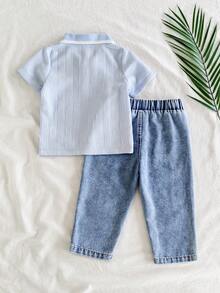 SHEIN Vintaside Kids Bộ đồ cho bé trai gồm áo tay ngắn cổ bẻ và quần jean bạc màu thời trang, thích hợp mặc hàng ngày, đi cắm trại cùng gia đình, ăn uống hoặc mua sắm. - Màu xanh lam - Xem 2