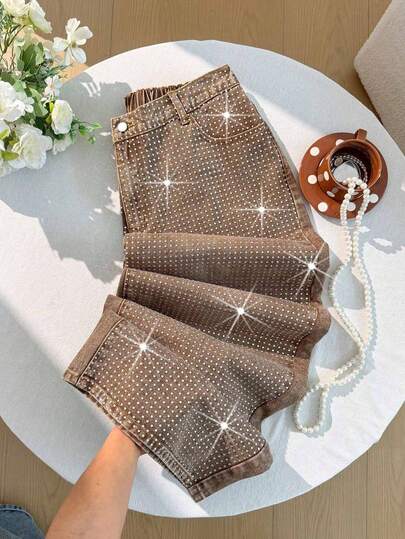 Comfortcana Τζιν με φαρδιά τσέπη και διακοσμητικά στρας σε μεγάλα μεγέθη