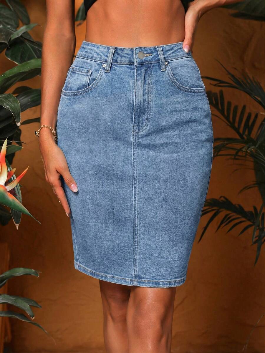 Women's Casual Denim Skirt With Pockets - Blue - View 1