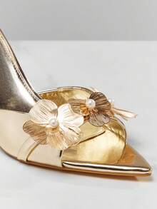 SHUZIA 女士优雅简约花卉装饰金属PU套脚细高跟凉鞋 - 金色 - 查看 7