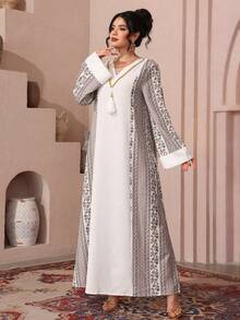 Al Najma Vestido de unicolor con parches, cuello floral y ribete de cinta dorada - Multicolor - Ver 7