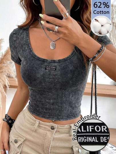 SHEIN EZwear Camiseta de manga larga con cuello redondo, diseño minimalista cómodo y casual con aplicación gráfica de letra en algodón negro, elegante para salidas, estilo callejero, festivales, playa, vacaciones