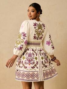 Travachic 大码休闲波西米亚风印花前系蝴蝶结V领长袖短款连衣裙，秋季 - 杏色 - 查看 2