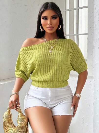 SOLERSUN Camiseta de mujer talla grande con textura de unicolor, cuello asimétrico y hombros con volantes