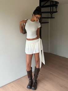 Siren Gaze 女士夏季新款荷叶边裹身迷你裙，奶油色，街头风，休闲风，度假风，系带腰身迷你裙 - 杏色 - 查看 6