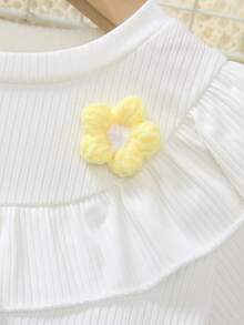 SHEIN Genkimix Kids 2pcs Young Girl Summer Refreshing Princess Style Set,White Ruffle Ribbed Short Sleeve T-Shirt&Textured Yellow Flower Slit Hem Shorts,Daily Wear Party - Yellow - View 5
