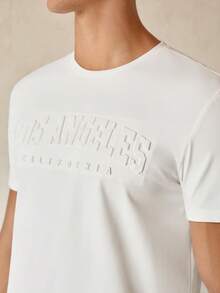 RONVEXI Camiseta gráfica de hombre con eslogan en inglés en relieve 3D de tamaño estándar - Blanco - Ver 2
