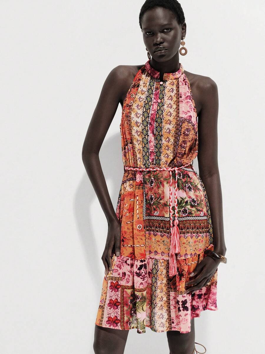 Lumivelle Vestido casual de primavera/verano para mujer, elegante, sexy y romántico, con estampado de paisley y geométrico en combinación de colores en tela de gasa, cuello en V profundo, pequeño cuello alto, cintura con lazo y cordón con flecos, espalda abierta, bajo súper acampanado. - Multicolor - Ver 1