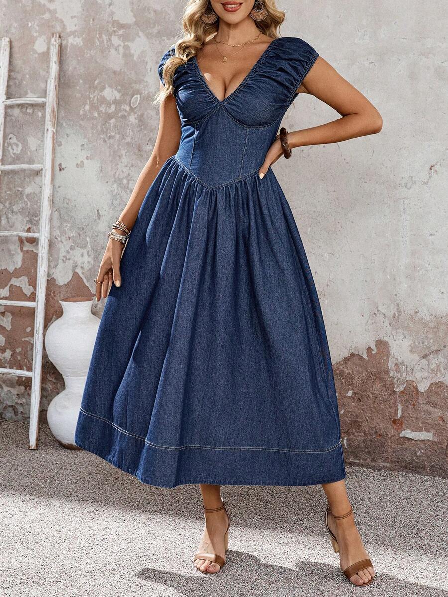 EMERY ROSE 女士V领褶皱腰身优雅牛仔连衣裙，适合约会和外出穿着 - 藍色 - 查看 1