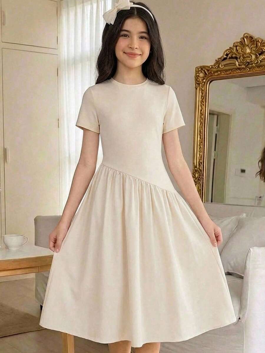 SHEIN 少女不对称下摆收腰针织连衣裙，时尚百搭，适合外出、姐妹合影、公园、露营、日常穿着、派对、度假等场合。 - 米色 - 查看 1