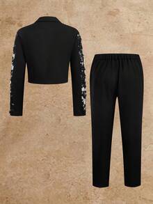 HIMLAND 男士翻领商务西装套装,包括外套和裤子,尽显老派绅士风范,适合婚礼、度假、海滩等场合,是送给丈夫/男友的简约时尚通勤好礼。男士透视花卉蕾丝袖黑色短款西装外套搭配修身长裤,性感深V领派对男士套装,哥特式优雅晚礼服套装,夏季透气正式西装外套,T台时尚宣言套装,度假晚宴男士着装,男士两件套黑色西装套装,精致短款蕾丝西装外套套装,晚宴正式着装,性感透视拼接派对夜店礼服套装。 - 黑色 - 查看 4