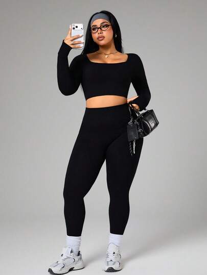 Rhythm Era 一套加大码女士黑色运动套装，包括带拇指孔的长袖上衣和七分运动紧身裤，柔软舒适，适合健身、跑步、休闲和瑜伽。