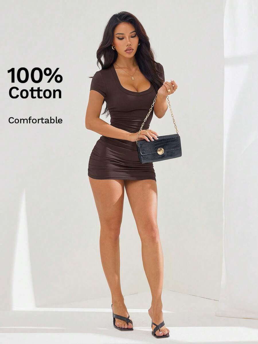 SHEIN PETITE 夏季純色抓褶緊身洋裝,適合嬌小女性 - 咖啡棕 - 查看 1