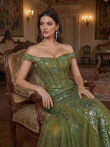 Coutiva 秋冬季优雅奢华亮片串珠露肩露背美人鱼裙摆拼接三角网纱设计正式晚礼服，适合婚礼宾客、毕业典礼、婚礼、派对等场合穿着。 - 墨綠色 - 查看 3