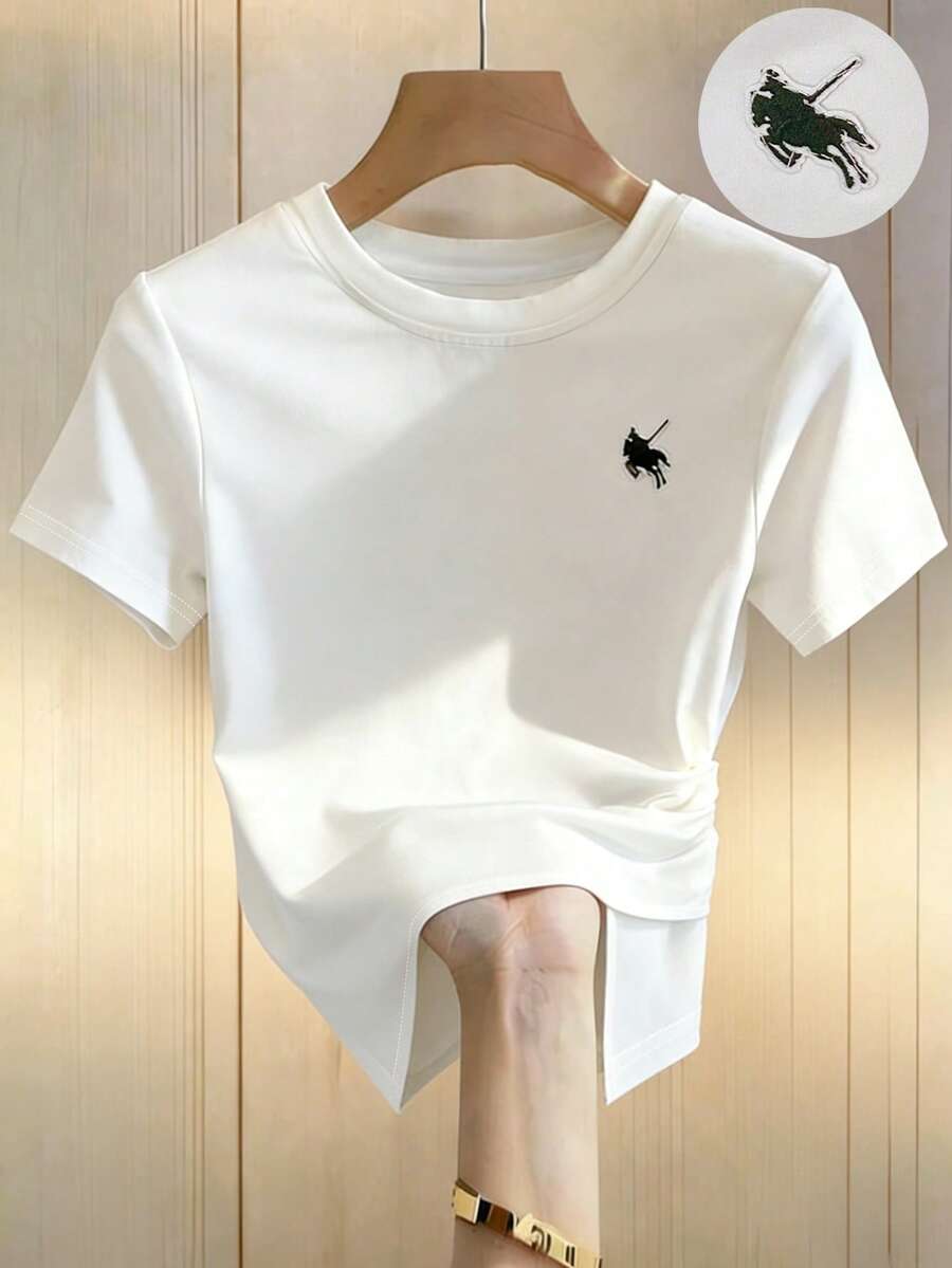 GlowEve 女士时尚圆领刺绣图案褶皱腰身不对称下摆短袖休闲、度假、派对T恤，春夏款 - 白色 - 查看 1