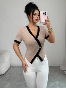 Elenzga 女士卡其色针织提花扭结V领短袖收腰开衩下摆撞色滚边修身夏季新款时尚优雅办公T恤 - 卡其色 - 查看 6