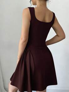 Selianne 新款女士连衣裙，方领无袖A字下摆褶皱高弹力纯色修身连衣裙，时尚百搭，通勤休闲，收腰显瘦，优雅精致的意式连衣裙，适合春、夏、秋、冬四季穿着。 - 棕色 - 查看 2