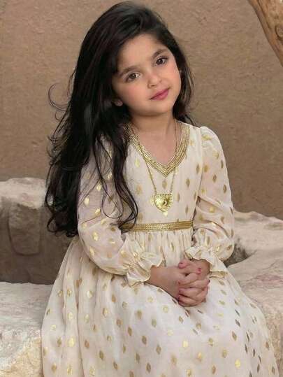 SHEIN Young Girl Floral Print Patchwork Simple Long Sleeve Casual Arabian Dress Young Girl's Spring/Summer Ramandan Style Matching Family Vacation, Tween Girl / Young Girl Jalabiya.National Ditsy Floral Print Dress, Mom And Daughter & Sisters Matching. Arabian Robe, Elegant Floral Collar, Traditional Long-Sleeved Arabian Dress, Elegant And Dignified , Prayer Robe, Dignified Kaftan Robe, Children's Arabian Robe.