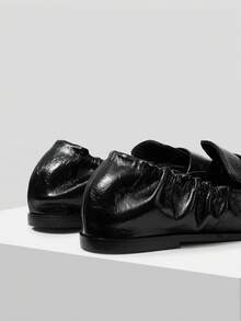 Mnmlis 女士方头褶裥休闲乐福鞋 - 黑色 - 查看 6