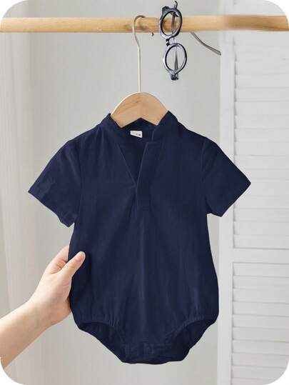SHEIN Bộ áo liền quần cổ tàu cài khuy cho bé trai/bé gái, thích hợp mặc hàng ngày vào mùa xuân/hè, cả trong nhà và ngoài trời.