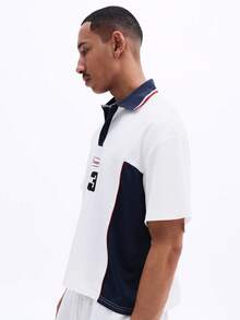 SUMWON Polo de corte caja para hombres con bloques de color, paneles contrastantes en azul marino y estampado del número 23 - Blanco - Ver 6