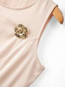 SHEIN Elenzya 女士香槟色缎面圆领无袖金色3D花朵金属扣腰带高端时尚优雅别致法式奢华中长连衣裙，春夏款 - 香檳色 - 查看 7