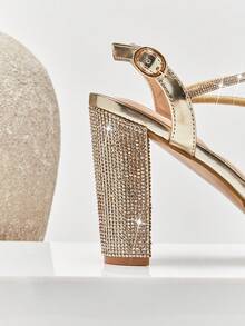 SHUZIA #LuxeGlam 女士水晶装饰多带金属金色厚底粗跟鞋 – 极致闪耀，奢华百搭，完美出席各种场合 - 金色 - 查看 6