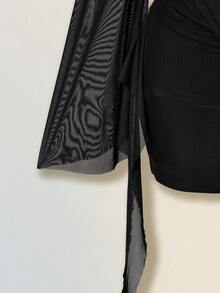 SHEIN ICON Vestido mini sexy con escote pronunciado, parches de malla y espalda descubierta - Negro - Ver 6