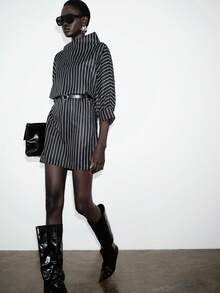 Lumivelle 黑白竖条纹女士短款连衣裙，宽松H型立领蝙蝠袖设计，时尚简约休闲显瘦通勤连衣裙 - 黑與白 - 查看 7