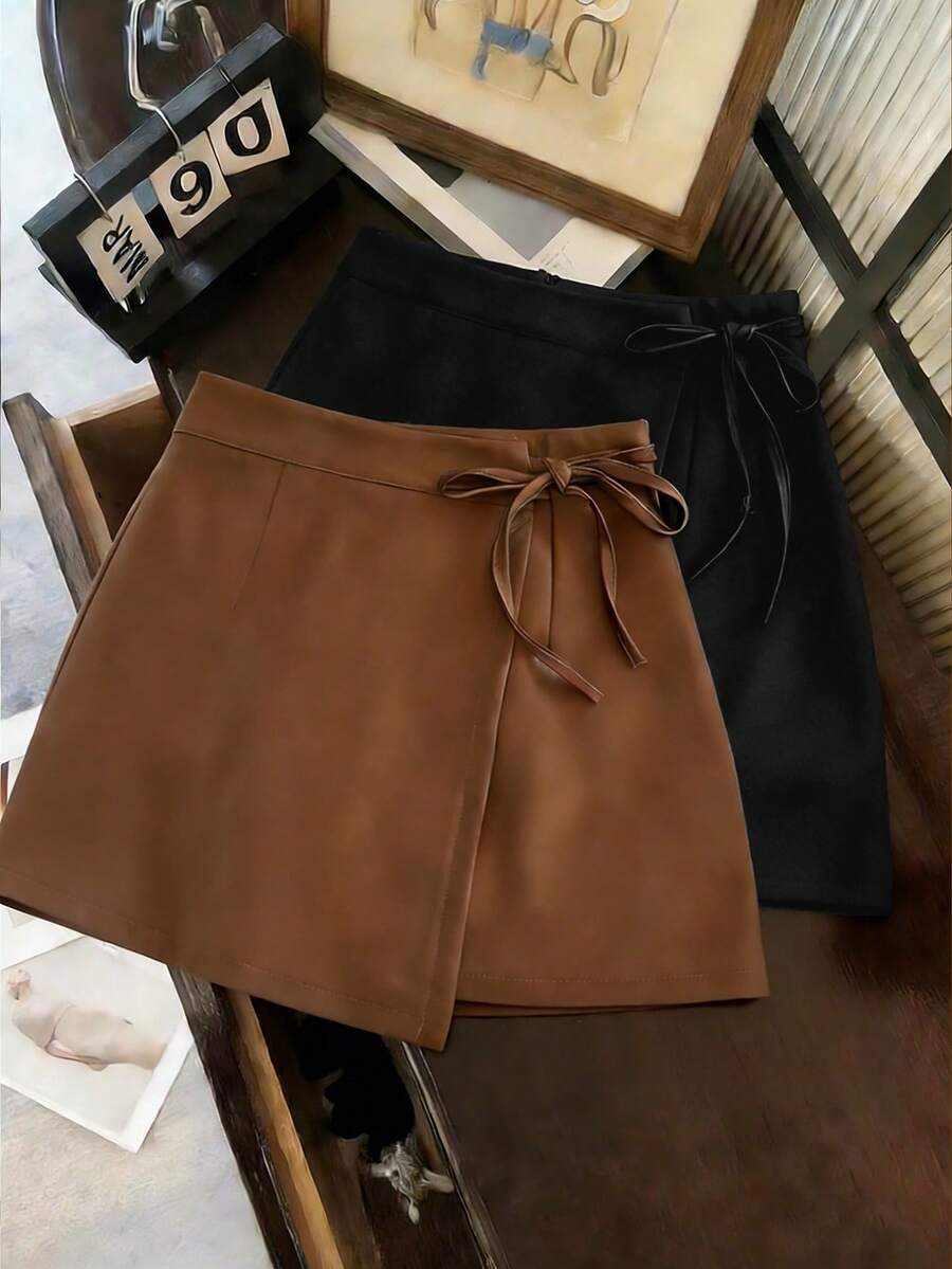 SHEIN Franclia Damen Shorts mit Spitzenbesatz, braune einfarbige Shorts, Sommer-Date/Urlaubs/Retro/elegante Abendgarderobe mit Designelementen, lässige Shorts mit entspanntem Gefühl, weite Hose. Romantisches Date, einzigartig und stilvoll, perfekt für Urlaub, Strandmode, vielseitiger Stil. Leichte Luxus-Atmosphäre, einfarbige Shorts mit Spitzenbesatz. Braune Shorts mit Tunnelzug-Rock - Braun - Übersicht 1