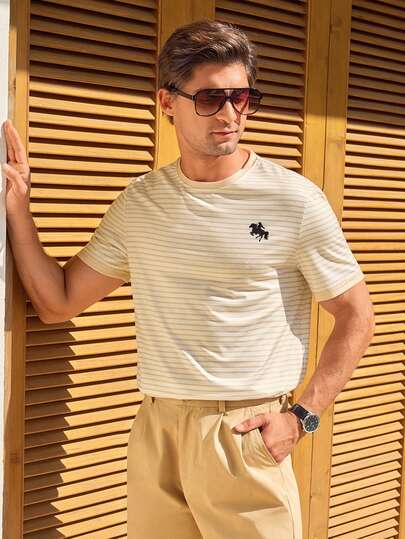 Manfinity CityGents 男女通用时尚经典卡其色条纹马匹印花休闲T恤，时尚条纹印花T恤