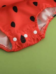 SHEIN Peto de bebé niño de verano con patrón de sandía, de tejido suelto y ajustable, adecuado para regalos de un año, fiestas de cumpleaños, juegos al aire libre, etc. - Rojo - Ver 6