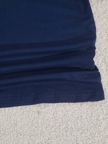 Sparklyn 这款少女休闲运动套装，采用撞色缝线 Polo 领设计，胸前饰有刺绣，短袖上衣腰部设有褶裥，搭配阔腿抽绳裤。这款藏蓝色运动套装完美兼顾舒适与时尚。精致而不张扬，可调节腰围的阔腿裤和撞色 Polo 领更能衬托颈部线条。是居家休闲、运动健身或户外活动的必备夏季单品。 - 藏蓝色 - 查看 11