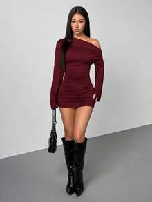 SHEIN PETITE 女士纯色简约休闲不对称露肩连衣裙,适合外出穿着,休闲连衣裙,性感露背秋季连衣裙,冬季连衣裙,露肩连衣裙,棕色连衣裙 - 酒紅色 - 查看 9