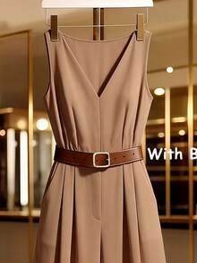 Franclia 高级卡其色无袖V领连体裤，配皮带，收腰阔腿设计，通勤约会皆宜，修身显瘦，优雅飘逸面料，精致V领设计，皮带腰带勾勒腰线。 - 卡其色 - 查看 3