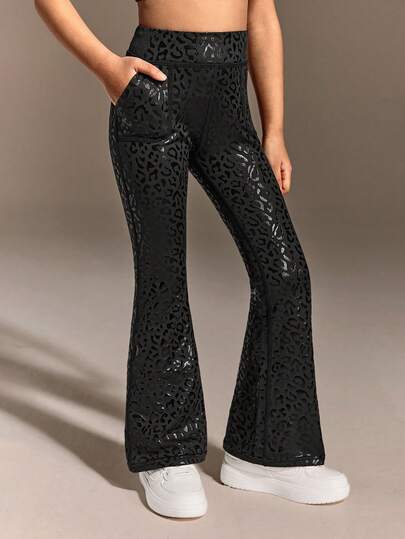 SHEIN 女童豹纹喇叭运动裤，休闲简约风格，适合日常穿着，也适合骑行、跑步、训练和户外活动。