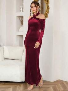 Opuloom Gaun Panjang Bodycon Merah Vintage Wanita Model Duyung dengan Lengan Panjang Hingga Pergelangan Tangan dan Bahu Terbuka - Merah - View 3