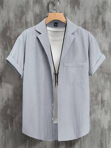 Manfinity Homme 男士休闲前扣口袋纯棉短袖衬衫，夏季日常度假穿着 - 淺灰色 - 查看 3