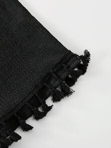 SHEIN 黑色少女长裙，质感面料，露肩吊带设计，流苏下摆，柔软面料，适合夏季穿着，褶皱修身剪裁，个性化吊带设计，适合日常/轻度社交场合，优雅不束缚，易于搭配和保养，打造甜美又酷炫的女孩造型 - 黑色 - 查看 4
